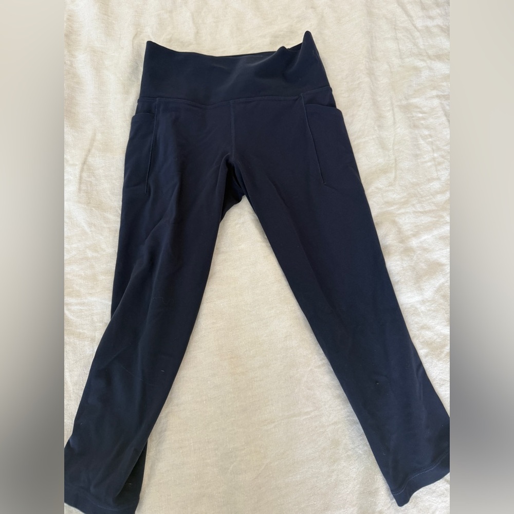 Athleta Women's salutation stash capri leggings in Navy small petite